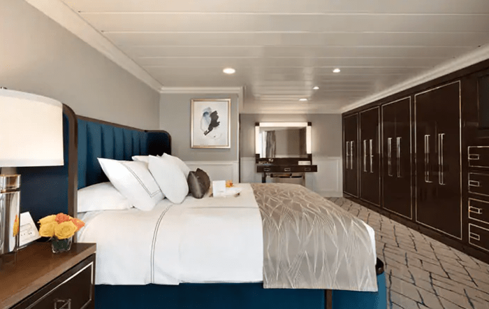 Oceania Cruises - Regatta - Accommodation - Owners SUITE.png